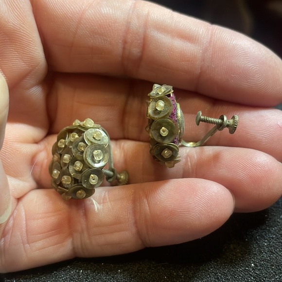 Vintage handmade screw on sequin earrings. Circa 1940 - Picture 3 of 6